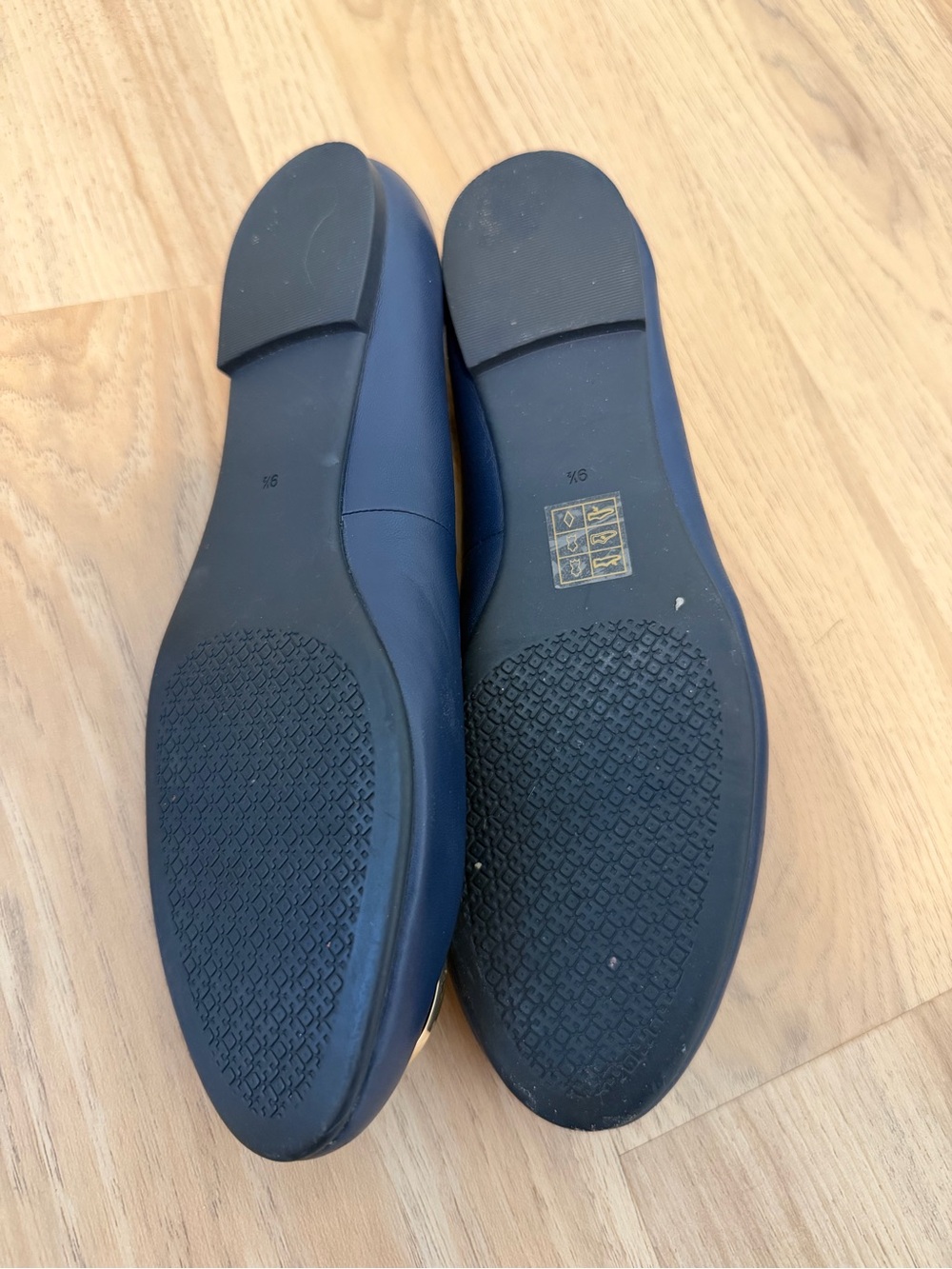Tory Burch Navy Leather Flats with Gold Logo Medallion - Picture 2 of 2